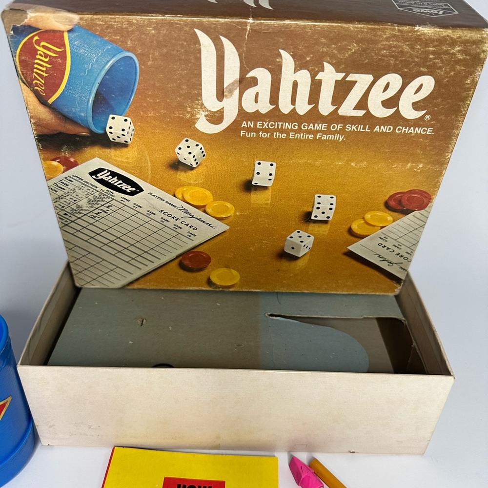 Lowe YAHTZEE 1975 Edition Game of Skill and Chance Complete Vintage Dice 950